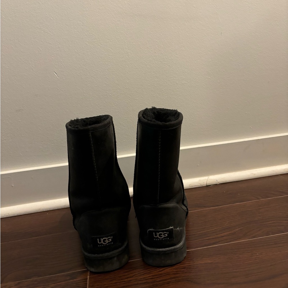 Black ugg boots